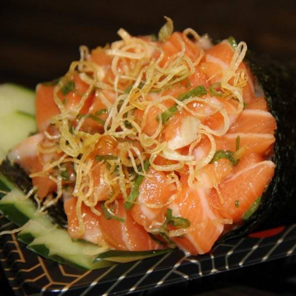 temaki-salmao-com-alho-poro